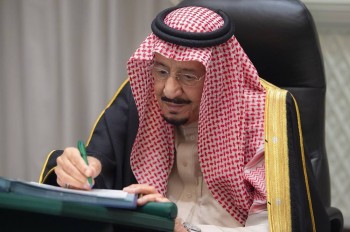 خادم الحرمين الشريفين مترئسا جلسة مجلس الوزراء اليوم (بندر الجلعود)