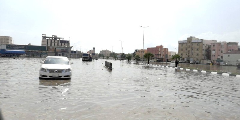 



مياه الأمطار في بعض الشوارع. (تصوير: محمد القيسي)