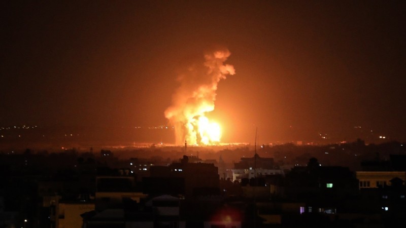 إسرائيل تقصف غزة.