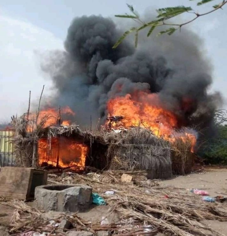 المليشيا تحرق منازل مدنيين في الدريهمي.