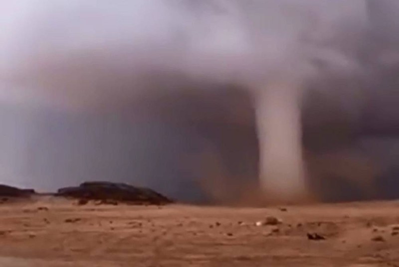 صورة من الفيديو المتداول عن إعصار حائل