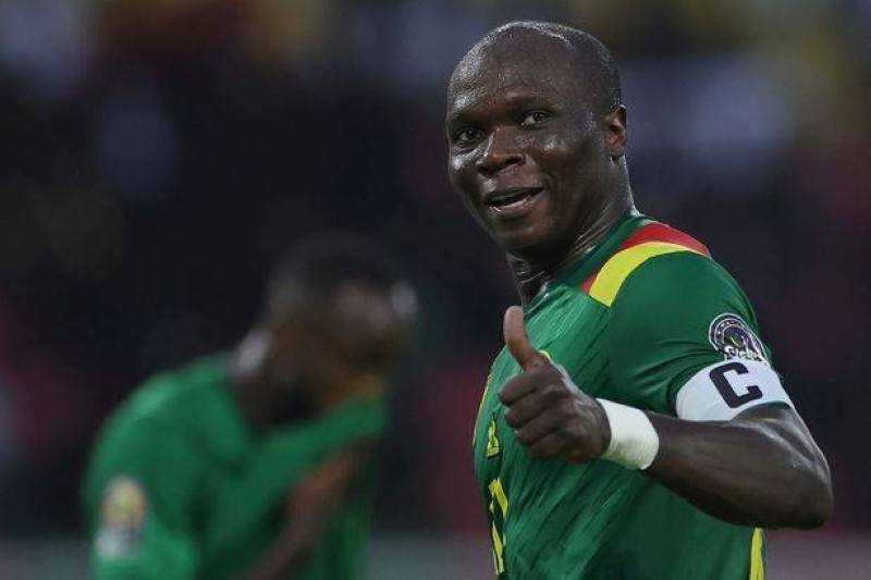 أبوبكر قاد منتخبه الكاميرون إلى الفوز بإحرازه هدفين في شباك بوركينا فاسو.