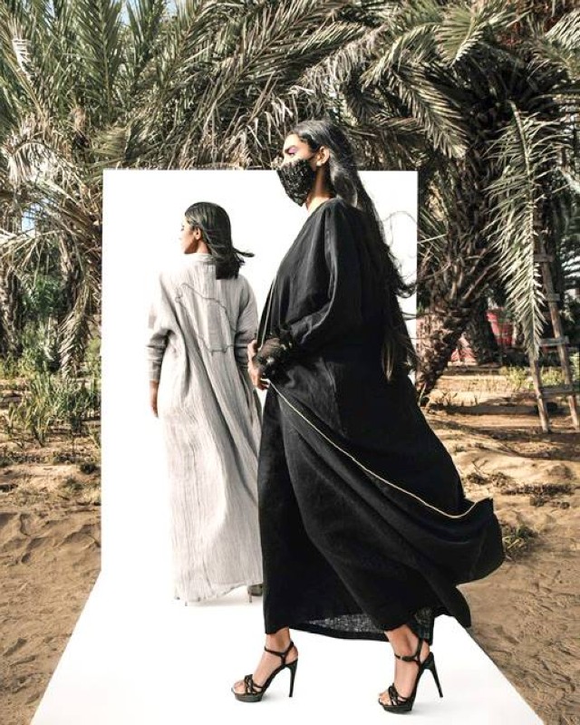  ‏نشر التراث السعودي عبر ‏الأزياء من خلال المصممين المحليين.
