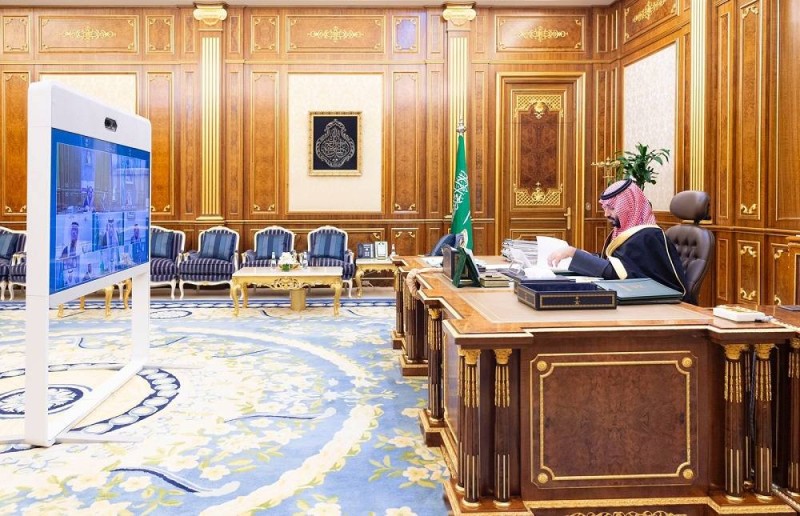 ولي العهد الأمير محمد بن سلمان خلال جلسة مجلس الوزراء عبر الاتصال المرئي اليوم (بندر الجلعود)