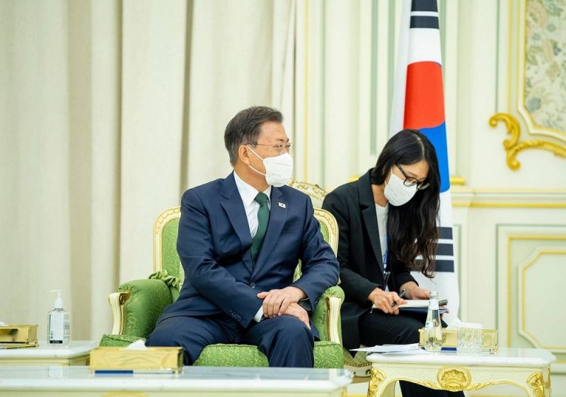 رئيس كوريا في جلسة المباحثات مع ولي العهد الأمير محمد بن سلمان (واس)