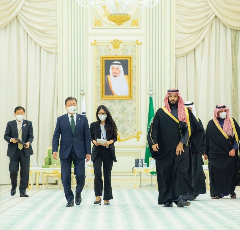 ولي العهد الأمير محمد بن سلمان مستقبلا الرئيس الكوري في قصر اليمامة (واس)
