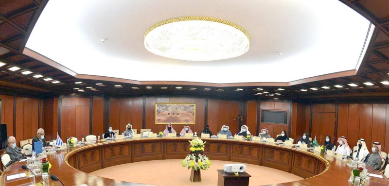 



لجنة الصداقة البرلمانية السعودية الكوبية خلال الاجتماع . (واس)