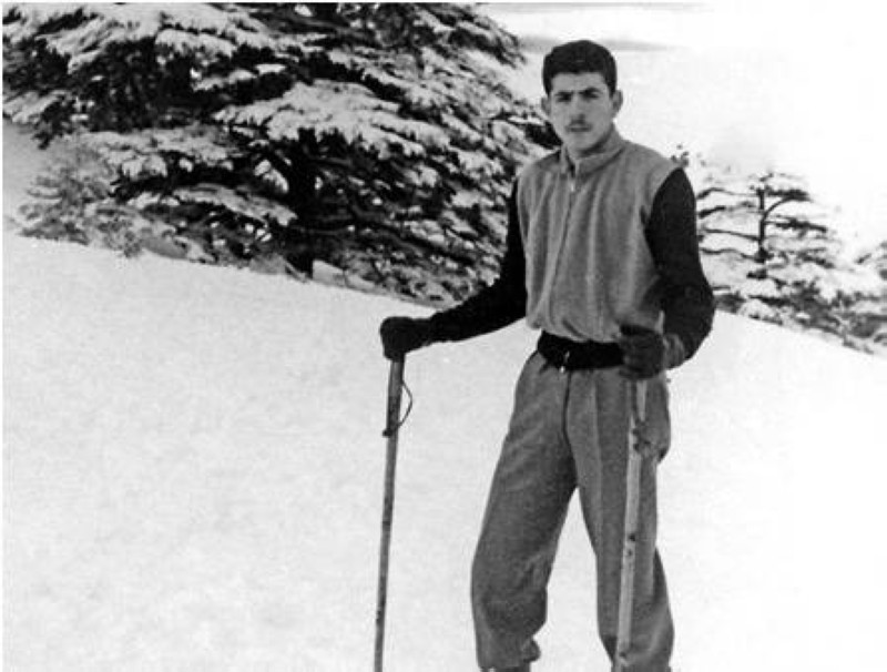 حمزة عباس يمارس التزلج على جبال الأرز أيام دراسته في لبنان.
