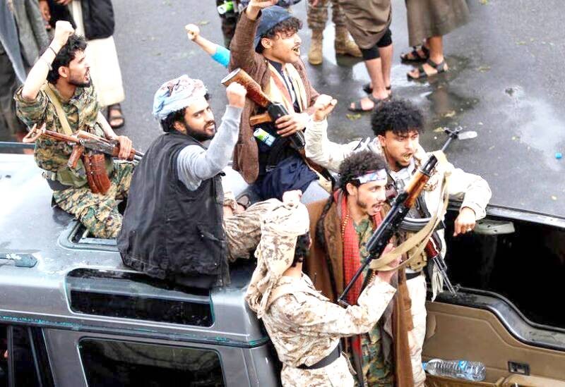 



عناصر من مليشيا الحوثي الإرهابية.