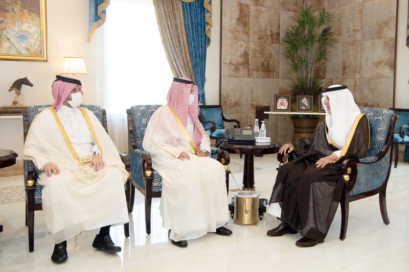 



أمير مكة المكرمة يستقبل سفير قطر لدى المملكة.