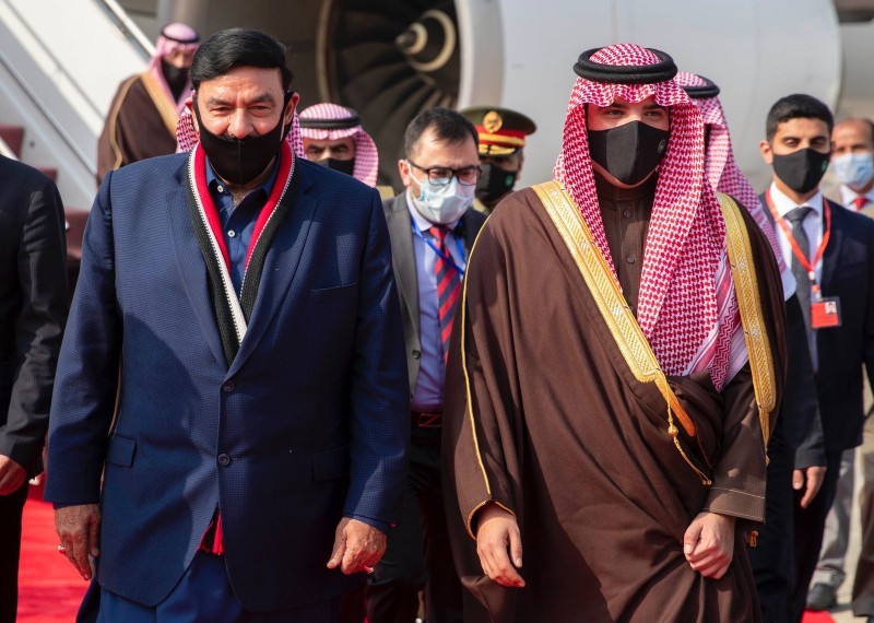 وزير الداخلية السعودي لحظة وصوله إلى باكستان في زيارة رسمية