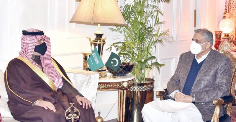 



الأمير عبدالعزيز بن سعود ملتقياً قائد الجيش الباكستاني.