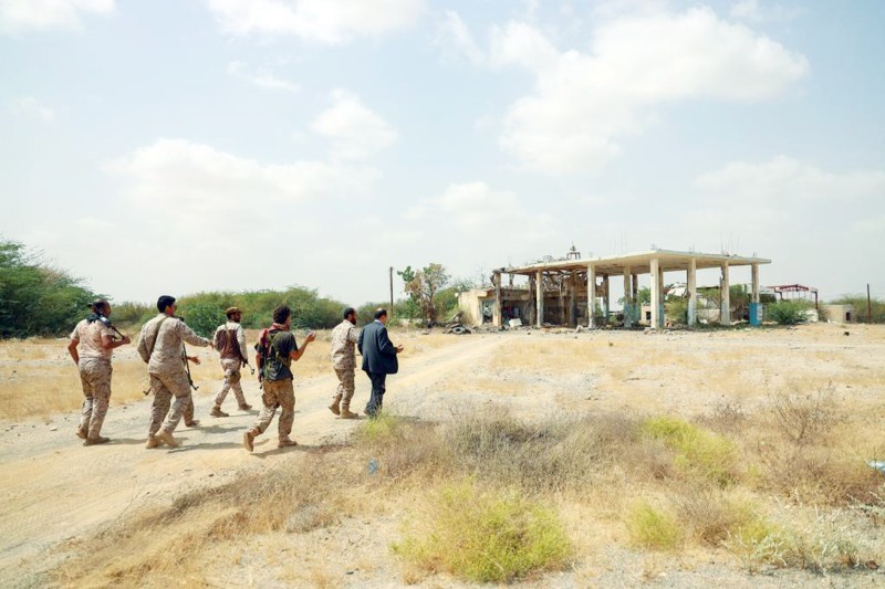 



الإرياني خلال زيارته المنطقة العسكرية الخامسة في حرض.