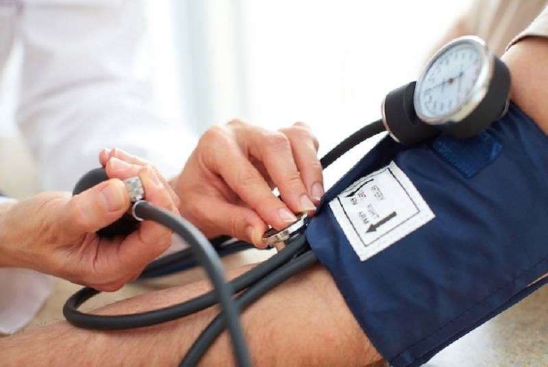 نصحت وزارة الصحة بأخذ قياس ضغط الدم مرتين يوميا