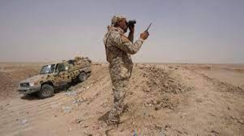 قيادي في الجيش الوطني يتابع تحركات المليشيا الحوثية.