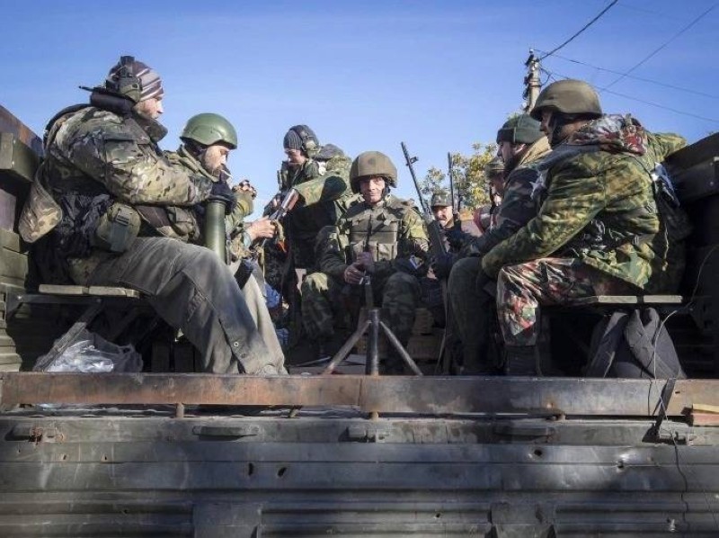 عناصر من الانفصاليين الموالين لروسيا شرق أوكرانيا.