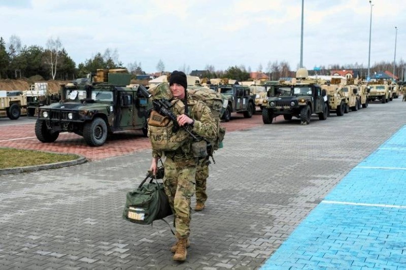 وحدات من الجيش الأمريكي تصل إلى بولندا لتعزيز قوات الحلف الأطلسي.