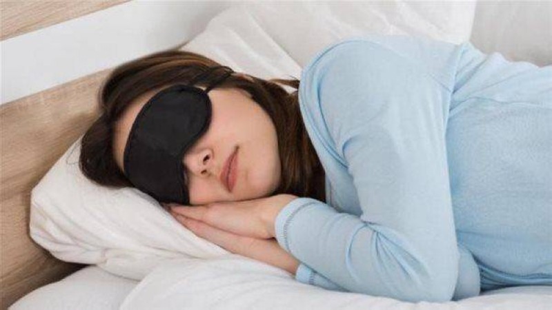 النوم كل ليلة يمكن أن يساعد في خفض السعرات الحرارية