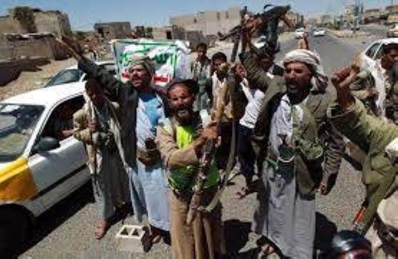 مسلحون من مليشيا الحوثي الإرهابية.