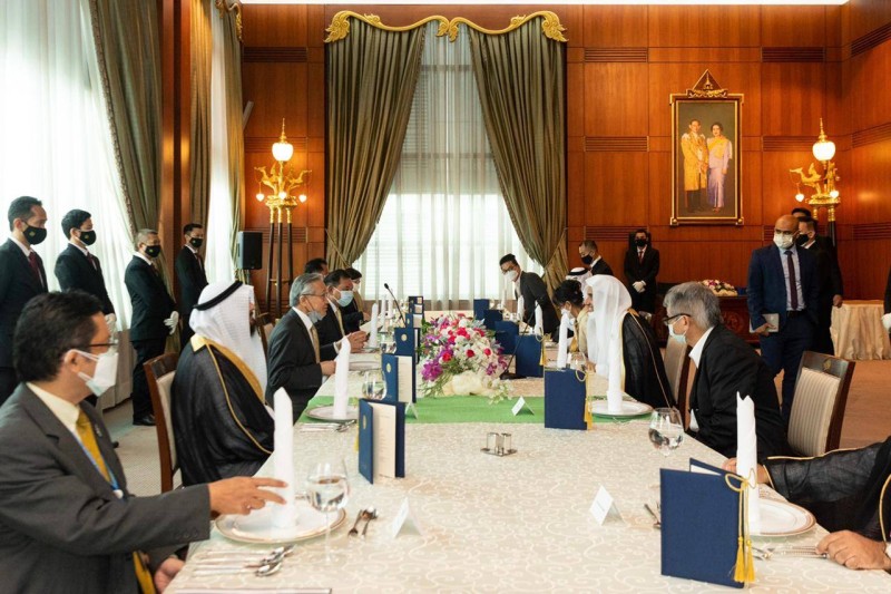 مأدبة الغداء التي أقامها نائب رئيس الوزراء التايلاندي لوفد رابطة العالم الإسلامي.
