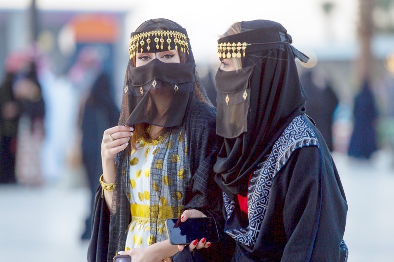 



زوار موسم الرياض يفخرون بمنجزات الأجداد واستمر ار الأمجاد. 