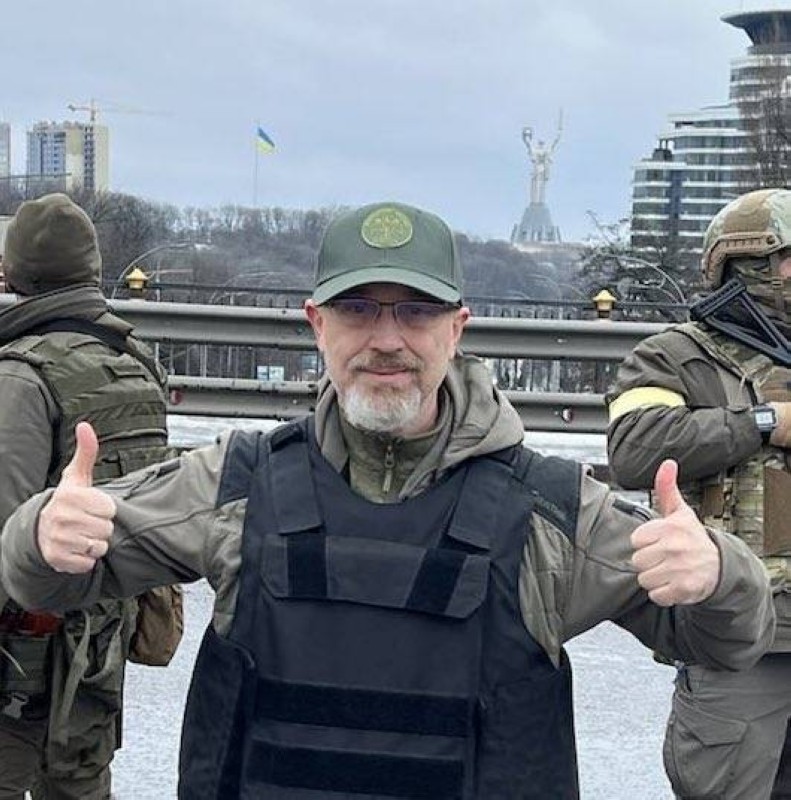 وزيرا لدفاع الأوكراني في كييف