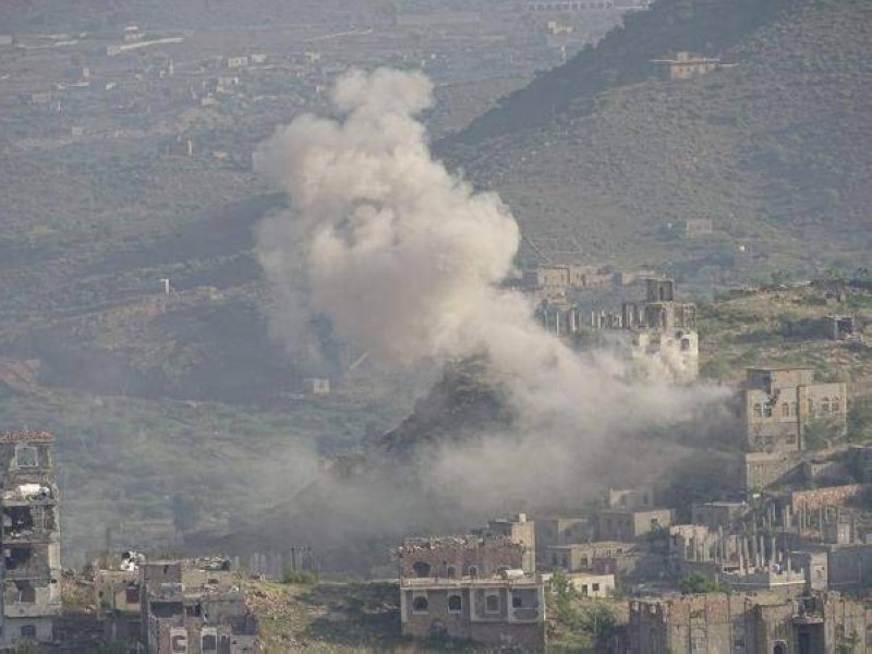 الحوثي يستهدف منازل اليمنيين في تعز