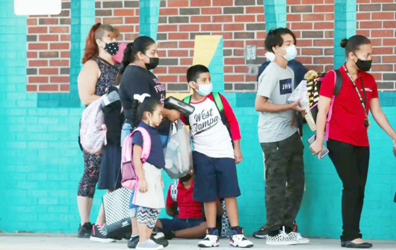 



طلاب ابتدائية متوجهون إلى مدرستهم في تامبا بولاية فلوريدا. (وكالات)