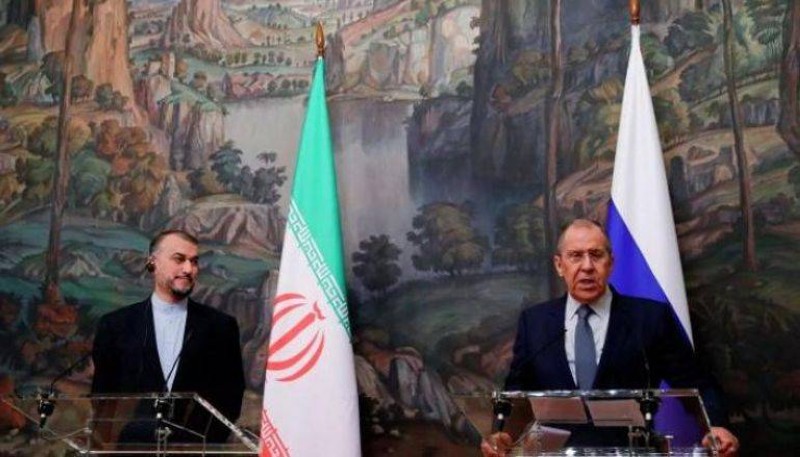 وزيرا خارجية روسيا وإيران خلال مؤتمر صحفي في موسكو.