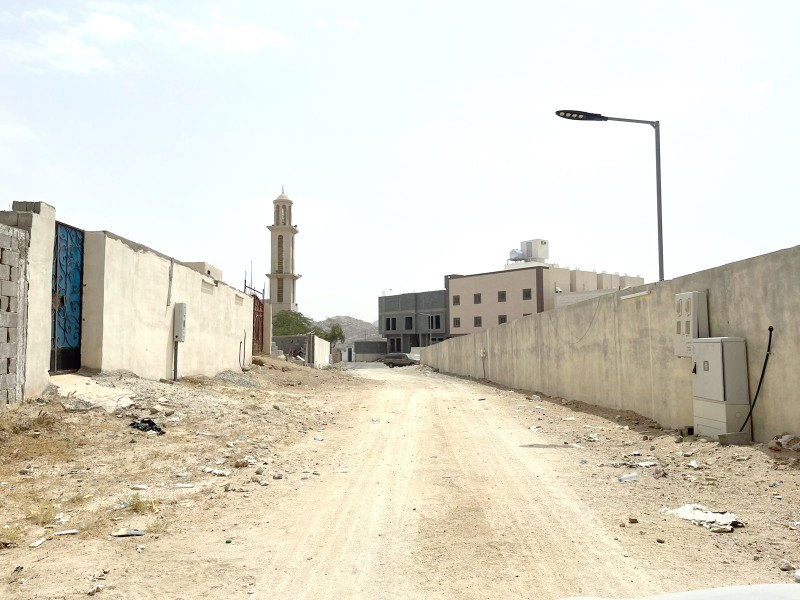 



شوارع ترابية بمخطط حي المقام بالشرائع شرق العاصمة المقدسة. (تصوير:المحرر)