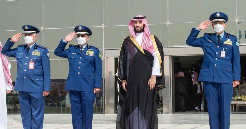 ولي العهد الأمير محمد بن سلمان يرعى حفل تخريج الدفعة 101 من طلبة كلية الملك فيصل الجوية