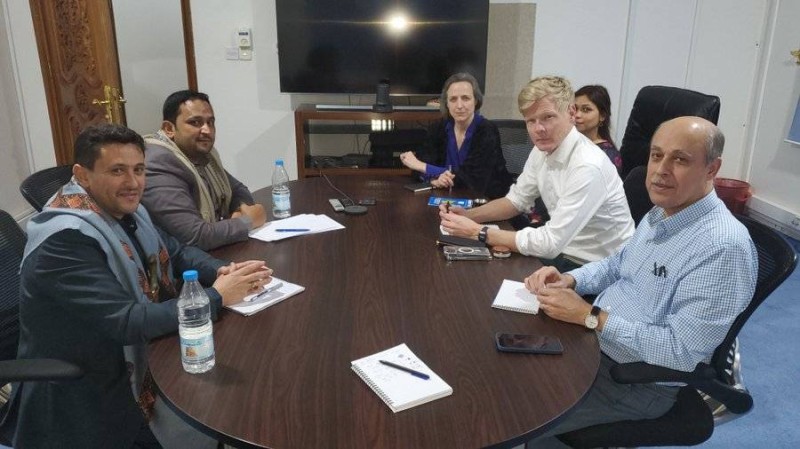 المبعوث الأممي في لقاءات مع لجنة الأسرى الحوثيين.