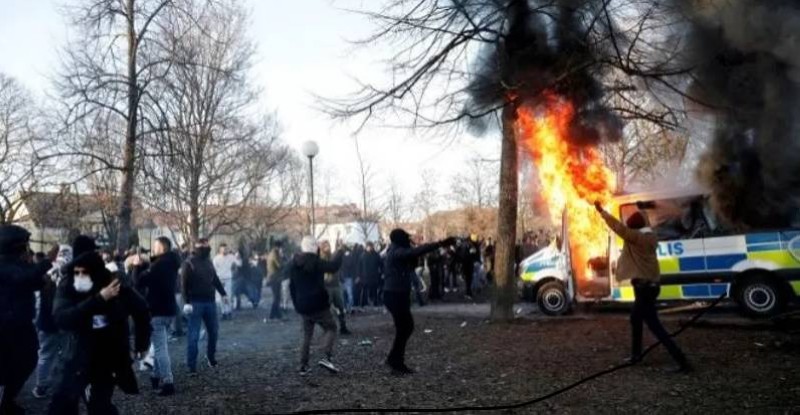 احتجاجات في السويد على خطط حرق القرآن.