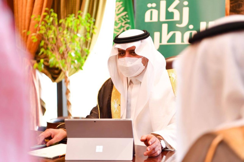 



الأمير فهد بن سلطان يدشن مشروع زكاة الفطر الموحد بالمنطقة. (واس)