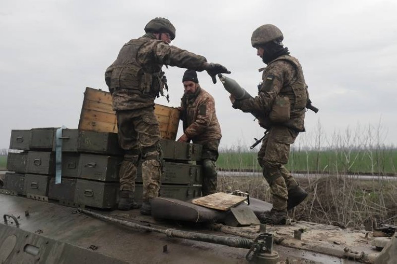 جنود أوكرانيون في إحدى جبهات القتال شرق أوكرانيا