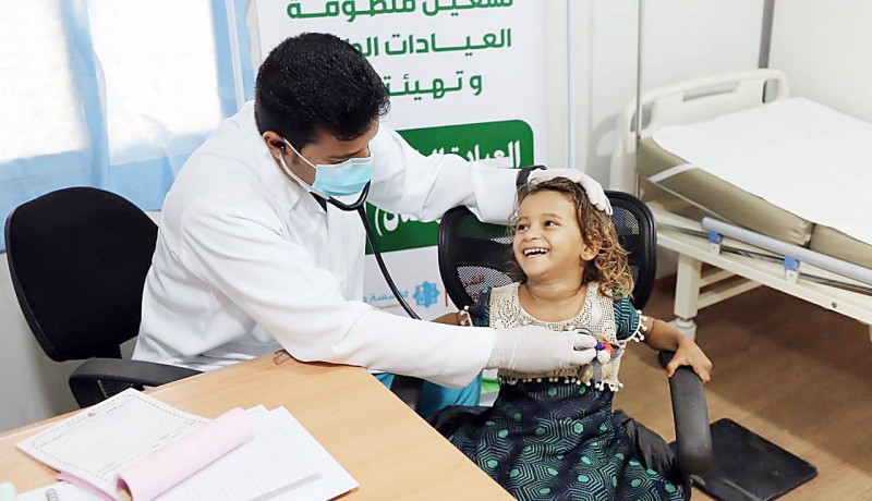 



خدمات طبية وعلاجية للمحتاجين في مخيم وعلان في اليمن.