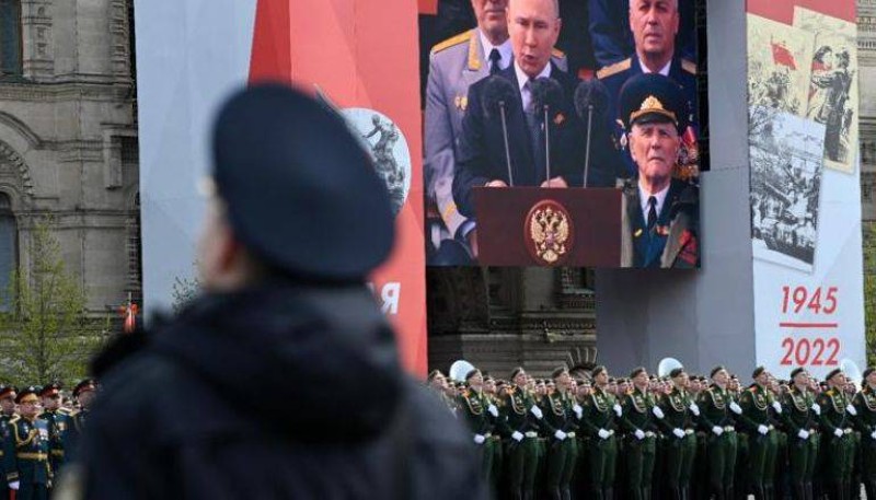 بوتين متحدثاً في يوم النصر.