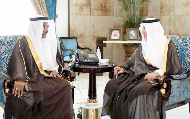 



الأمير خالد الفيصل خلال استقباله قنصل البحرين. (واس)