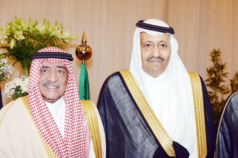 



الأمير مقرن بن عبدالعزيز والأمير حسام بن سعود. (تصوير: محمد عوض)