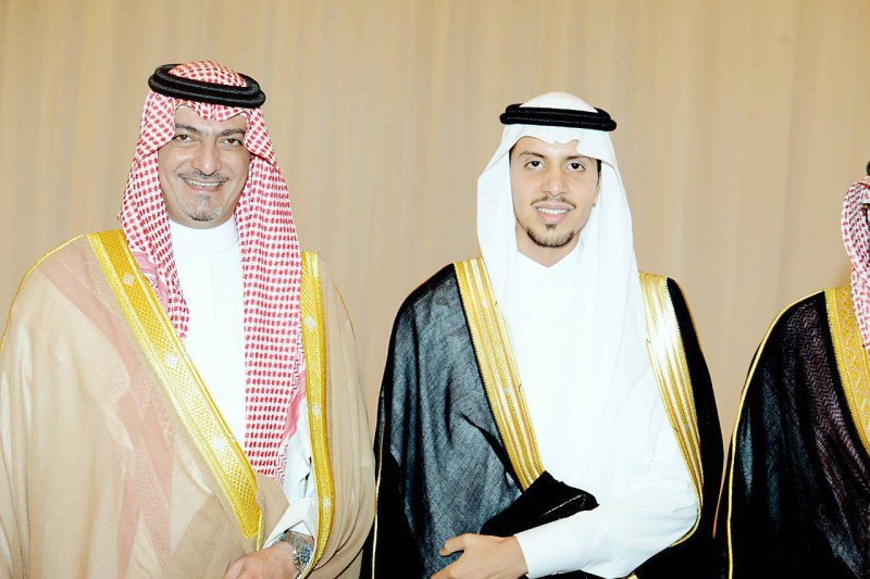 



الأمير محمد بن حسام مع الأمير سعود بن عبدالله.