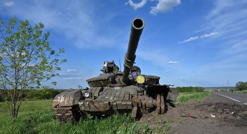 آلية روسية مدمرة في أوكرانيا