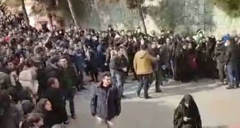 متحجون في إيران