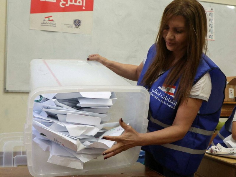 An electoral worker empties a ballot box after the polls were closed during Lebanon's parliamentary election in Beirut, Lebanon May 15, 2022. REUTERS/Mohamed Azakir 