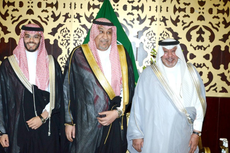 



الأمراء سلمان بن سعود، ويوسف بن سعود، وعبدالعزيز بن سلمان.