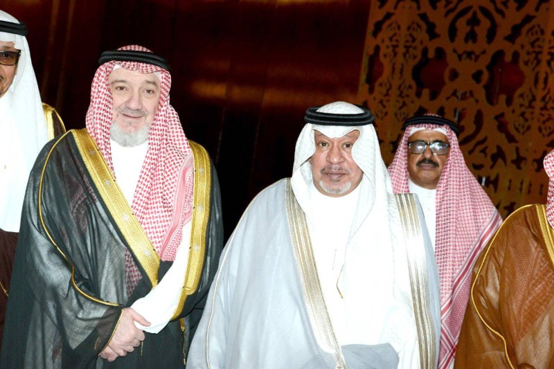 



الأمير سلمان بن سعود والأمير خالد بن طلال.