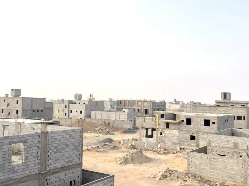 



 وحدات سكنية تجهز في مخطط وادي جليل السكني شرقي الطائف. (عكاظ)
