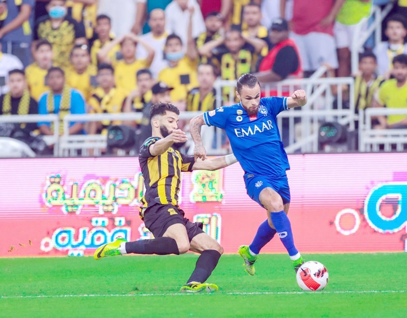 الصراع اشتد بين الاتحاد والهلال على لقب الدوري.