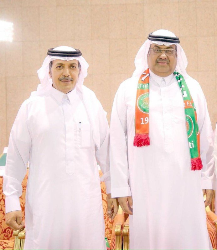 



عبدالرحمن البنعلي وعبدالرحمن الراشد خلال حضورهما مباراة سابقة للاتفاق.