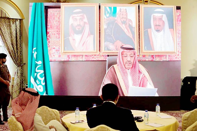 



أمير الباحة متحدثاً في مؤتمر «وجهة الغد» أمس.