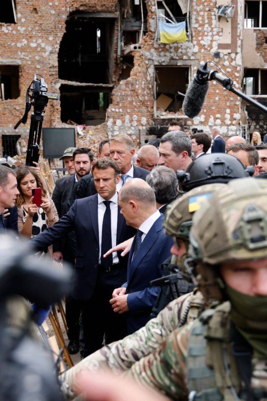 زيارة القادة الأوروبيون لاحد ضواحي كييف